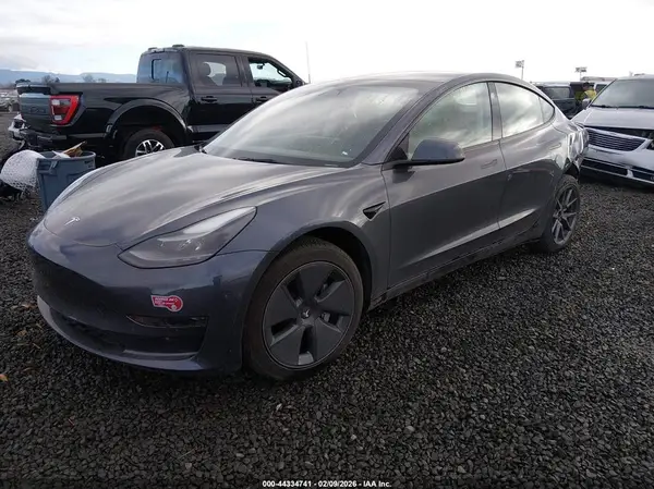 5YJ3E1EA1PF576696 2023 TESLA MODEL 3 - Image 2