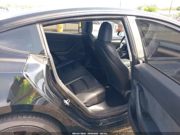 5YJ3E1EA1PF581865 2023 TESLA MODEL 3 - Image 8