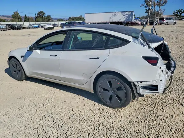 5YJ3E1EA1PF600883 2023 TESLA MODEL 3 - Image 2