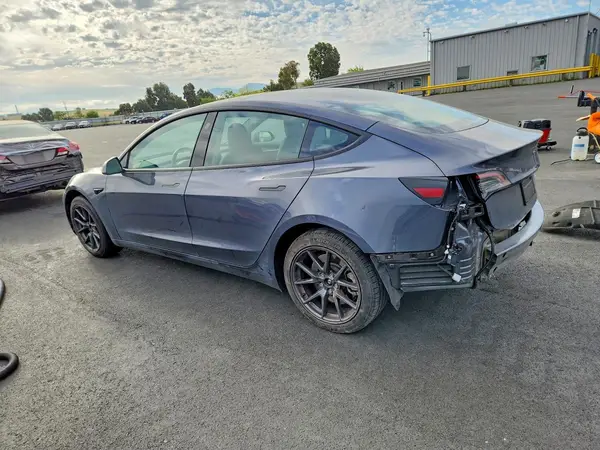 5YJ3E1EA1PF604318 2023 TESLA MODEL 3 - Image 2
