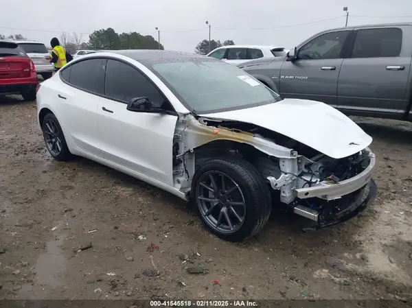 5YJ3E1EA1PF607395 2023 TESLA MODEL 3 - Image 1