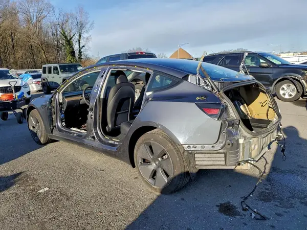 5YJ3E1EA1PF637917 2023 TESLA MODEL 3 - Image 2