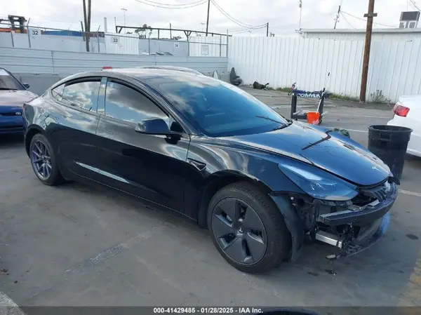 5YJ3E1EA1PF641353 2023 TESLA MODEL 3 - Image 1