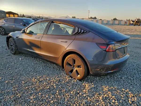 5YJ3E1EA1PF660422 2023 TESLA MODEL 3 - Image 2