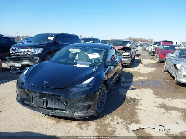 5YJ3E1EA1PF672392 2023 TESLA MODEL 3 - Image 2