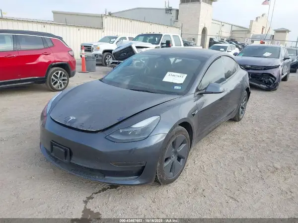 5YJ3E1EA1PF673669 2023 TESLA MODEL 3 - Image 2