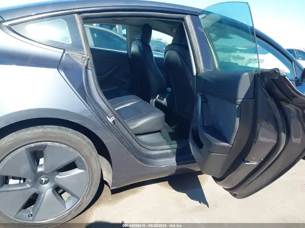 5YJ3E1EA1PF682940 2023 TESLA MODEL 3 - Image 8
