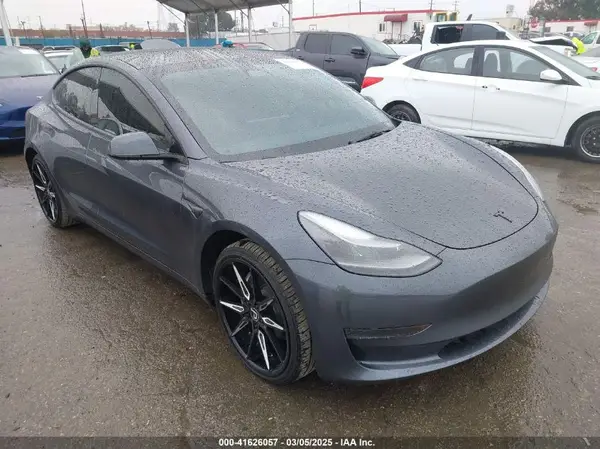 5YJ3E1EA1PF691833 2023 TESLA MODEL 3 - Image 1