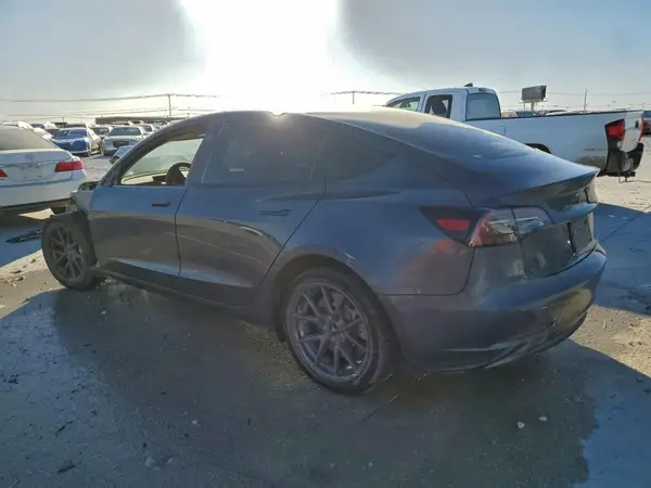 5YJ3E1EA1PF697485 2023 TESLA MODEL 3 - Image 2