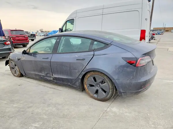 5YJ3E1EA1PF705200 2023 TESLA MODEL 3 - Image 2