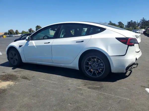 5YJ3E1EA1PF709361 2023 TESLA MODEL 3 - Image 2