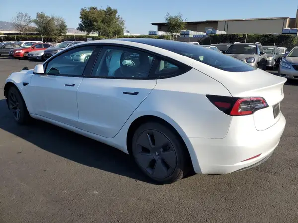 5YJ3E1EA1PF710543 2023 TESLA MODEL 3 - Image 2