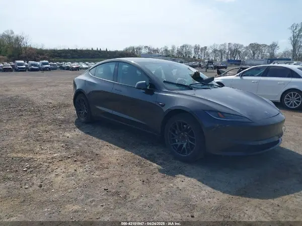 5YJ3E1EA1RF735719 2024 TESLA MODEL 3 - Image 1