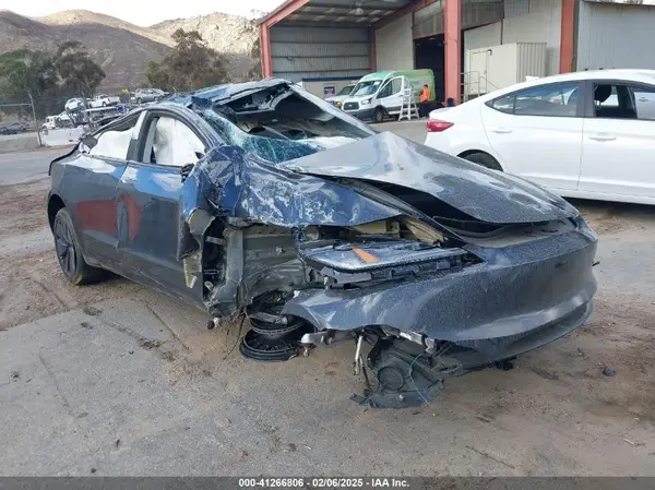 5YJ3E1EA1RF745666 2024 TESLA MODEL 3 - Image 1