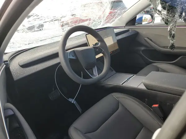 5YJ3E1EA1RF786377 2024 TESLA MODEL 3 - Image 8