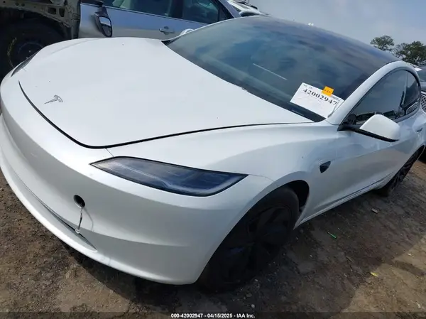 5YJ3E1EA1RF853625 2024 TESLA MODEL 3 - Image 2