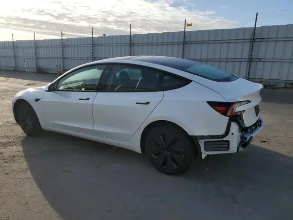 5YJ3E1EA1SF004536 2025 TESLA MODEL 3 - Image 2