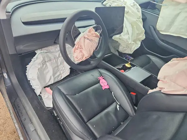 5YJ3E1EA1SF005783 2025 TESLA MODEL 3 - Image 8