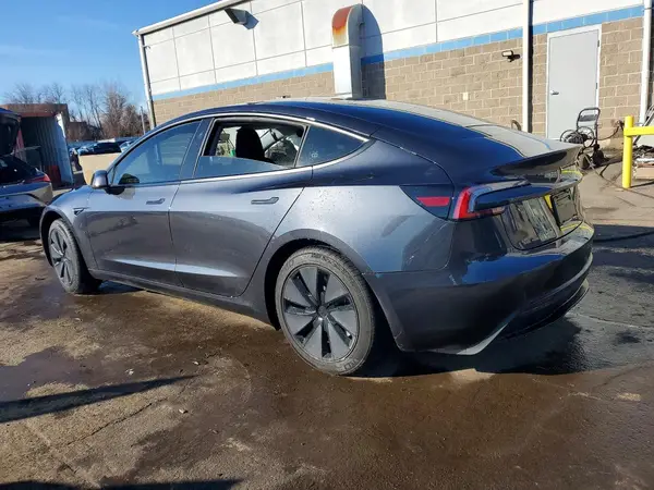 5YJ3E1EA1SF008327 2025 TESLA MODEL 3 - Image 2