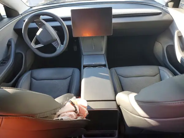 5YJ3E1EA1SF008327 2025 TESLA MODEL 3 - Image 8