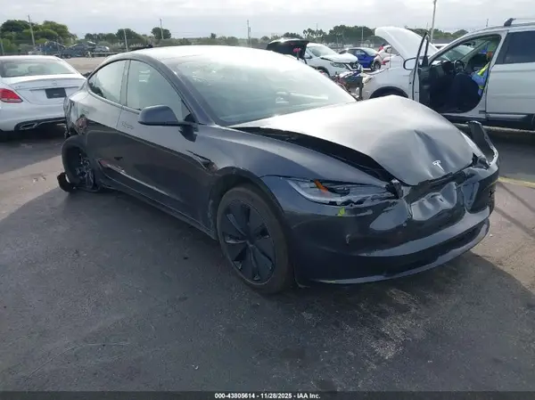 5YJ3E1EA1SF012250 2025 TESLA MODEL 3 - Image 1