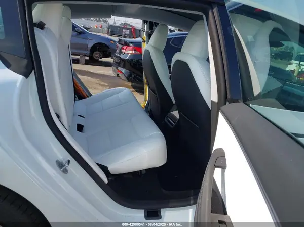 5YJ3E1EA1SF012748 2025 TESLA MODEL 3 - Image 8