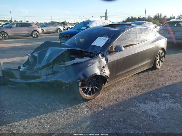 5YJ3E1EA1SF013401 2025 TESLA MODEL 3 - Image 2