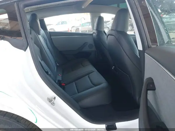5YJ3E1EA1SF013818 2025 TESLA MODEL 3 - Image 8