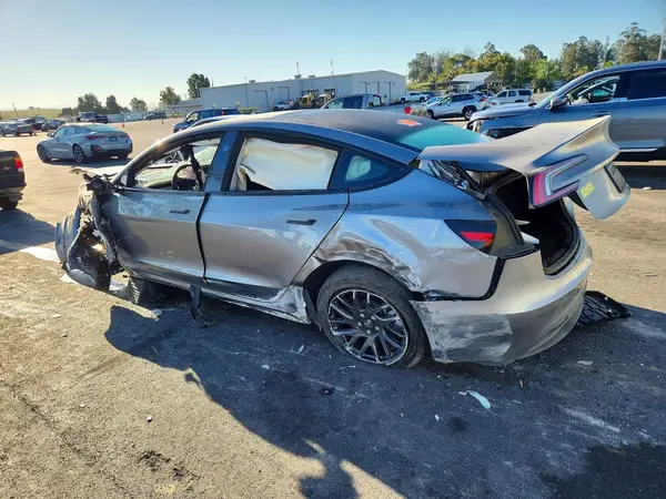 5YJ3E1EA1SF018985 2025 TESLA MODEL 3 - Image 2