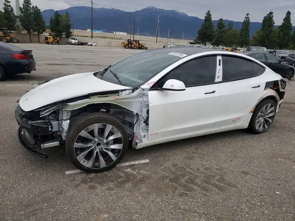 5YJ3E1EA1SF019313 2025 TESLA MODEL 3 - Image 1