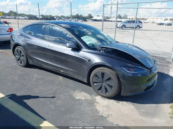 5YJ3E1EA1SF020171 2025 TESLA MODEL 3 - Image 1