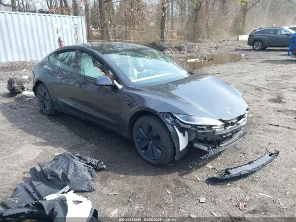 5YJ3E1EA1SF020204 2025 TESLA MODEL 3 - Image 1