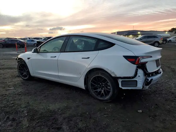 5YJ3E1EA1SF023958 2025 TESLA MODEL 3 - Image 2