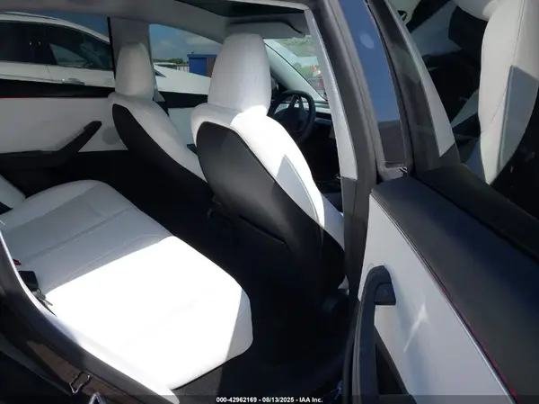 5YJ3E1EA1SF029355 2025 TESLA MODEL 3 - Image 8