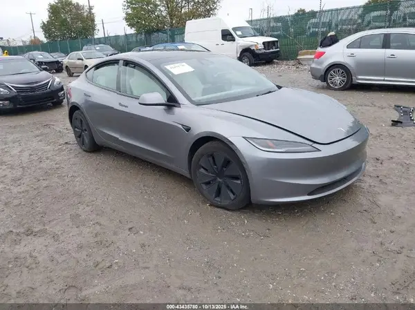 5YJ3E1EA1SF031705 2025 TESLA MODEL 3 - Image 1