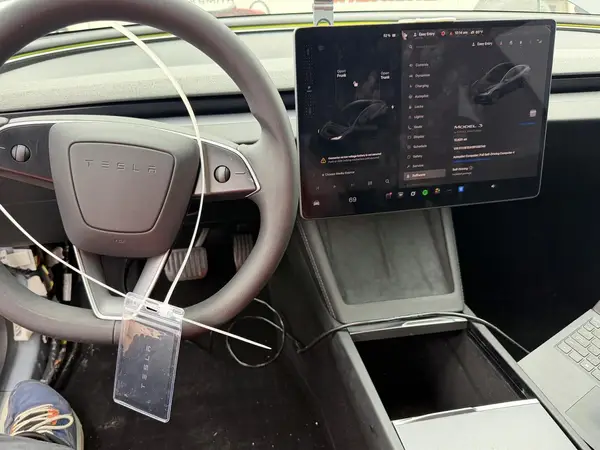 5YJ3E1EA1SF038749 2025 TESLA MODEL 3 - Image 8