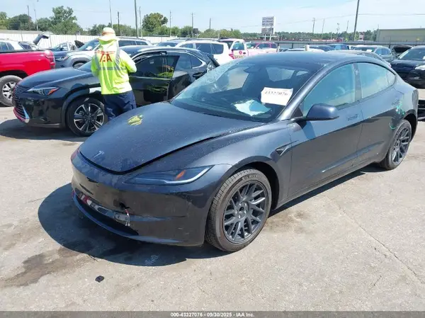 5YJ3E1EA1SF038993 2025 TESLA MODEL 3 - Image 2