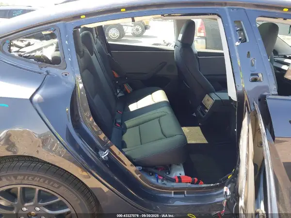 5YJ3E1EA1SF038993 2025 TESLA MODEL 3 - Image 8