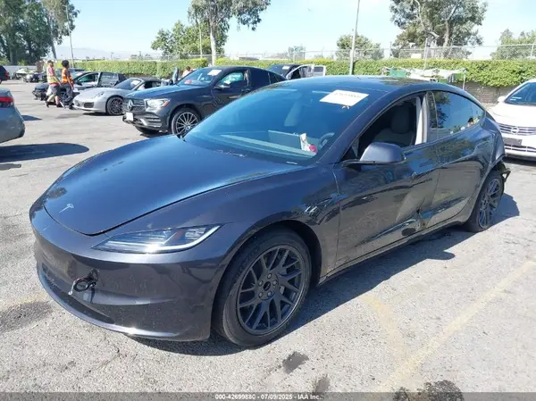 5YJ3E1EA1SF039478 2025 TESLA MODEL 3 - Image 2