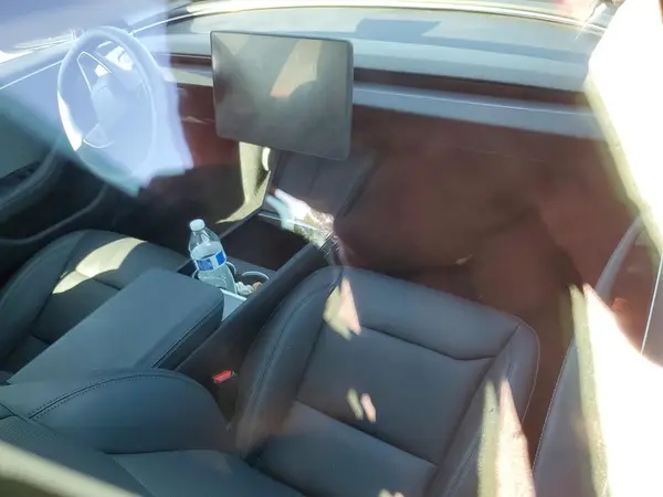 5YJ3E1EA1SF043577 2025 TESLA MODEL 3 - Image 8