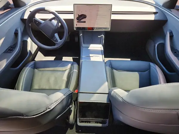 5YJ3E1EA1SF048486 2025 TESLA MODEL 3 - Image 8