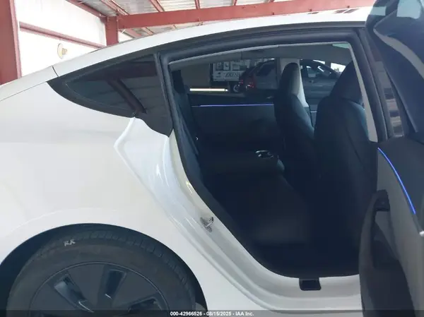 5YJ3E1EA1SF049489 2025 TESLA MODEL 3 - Image 8