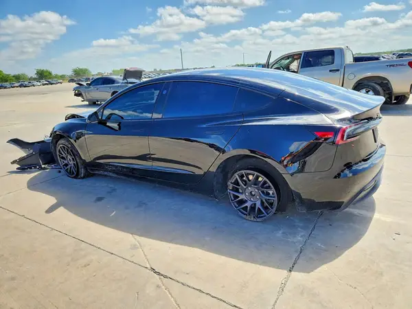 5YJ3E1EA1SF052540 2025 TESLA MODEL 3 - Image 2