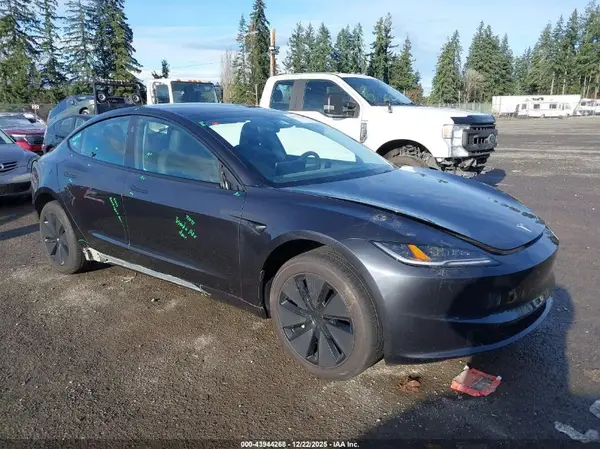 5YJ3E1EA1SF057849 2025 TESLA MODEL 3 - Image 1
