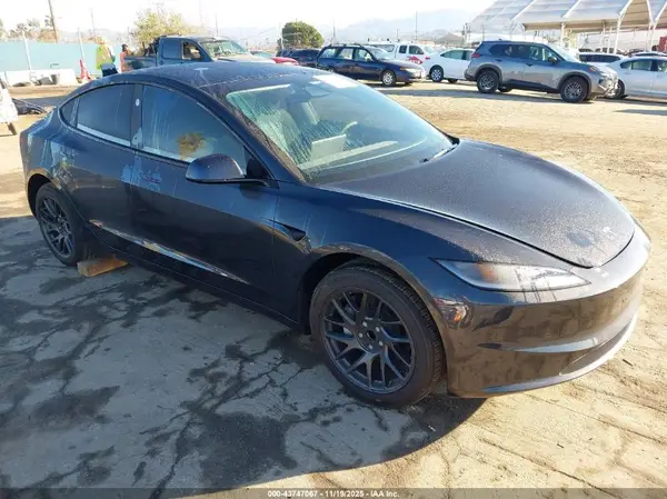 5YJ3E1EA1SF058774 2025 TESLA MODEL 3 - Image 1