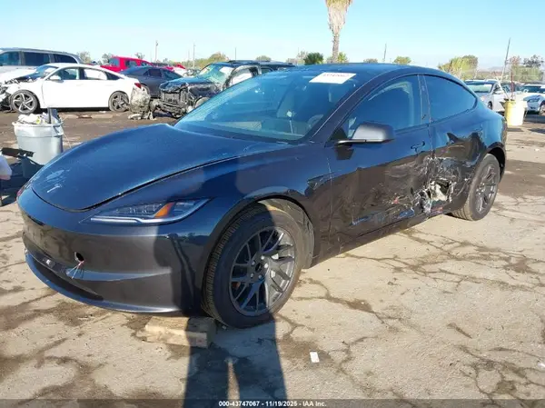 5YJ3E1EA1SF058774 2025 TESLA MODEL 3 - Image 2