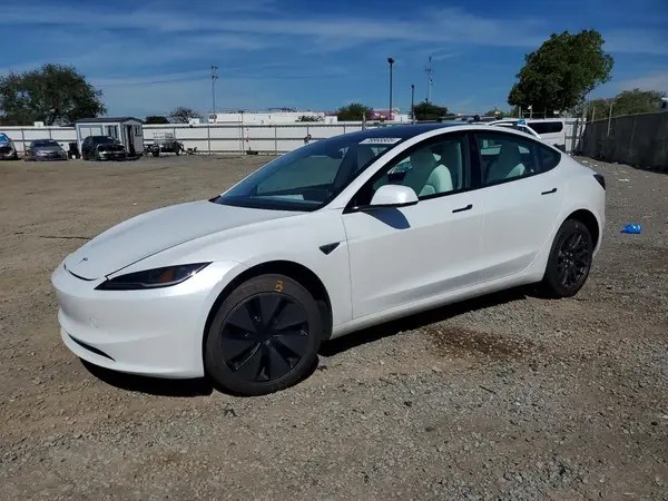 5YJ3E1EA1SF068804 2025 TESLA MODEL 3 - Image 1