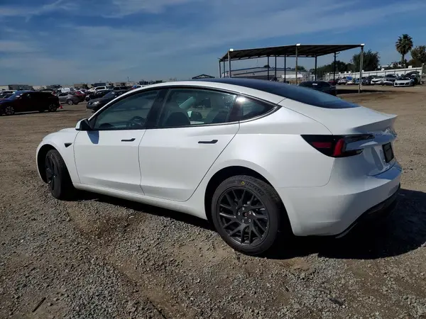 5YJ3E1EA1SF068804 2025 TESLA MODEL 3 - Image 2
