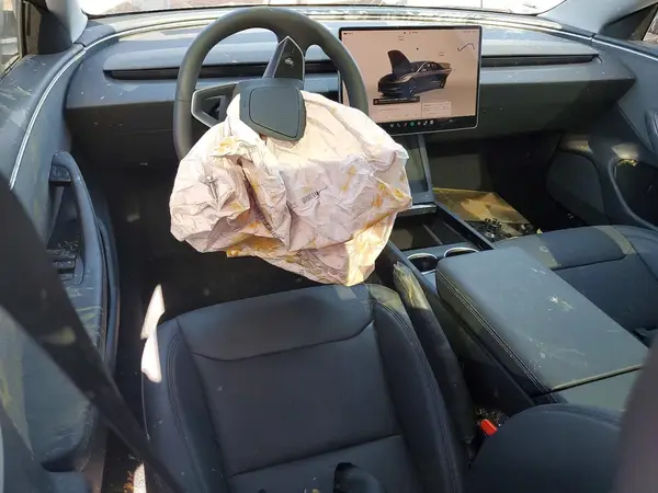 5YJ3E1EA1SF071847 2025 TESLA MODEL 3 - Image 8