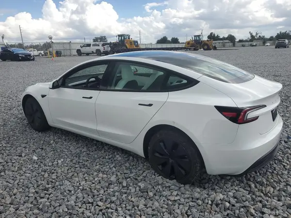 5YJ3E1EA1SF072576 2025 TESLA MODEL 3 - Image 2